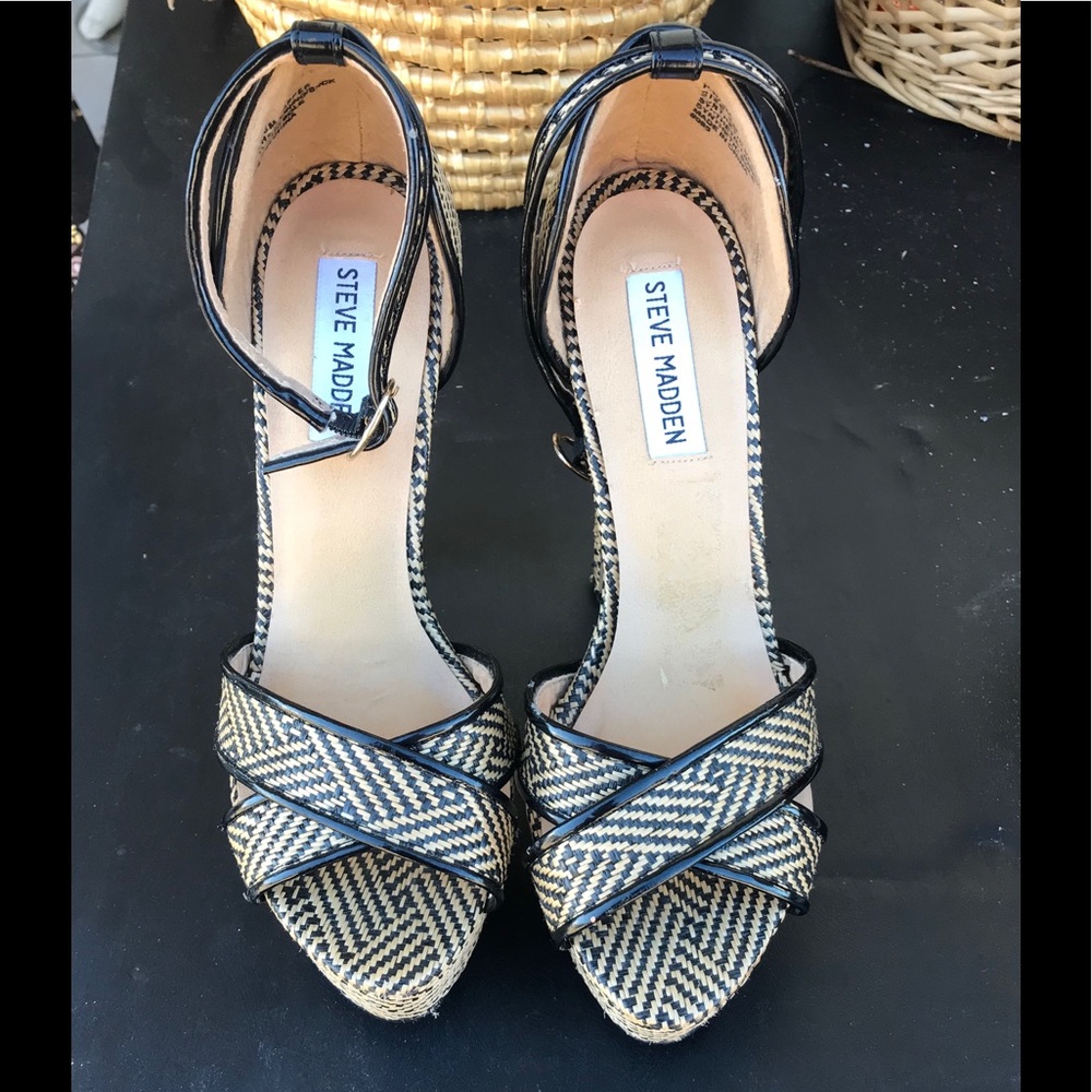 Wool Black and Tan pleated 3 1/2 inch heels! Sz8
